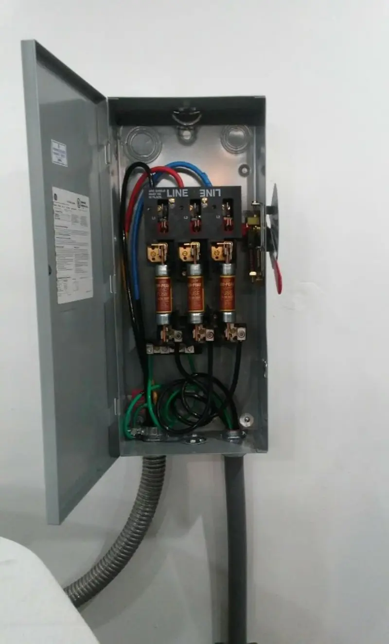 Three-phase disconnect switch installed for Electrical Wiring & Rewiring in Hazel Crest